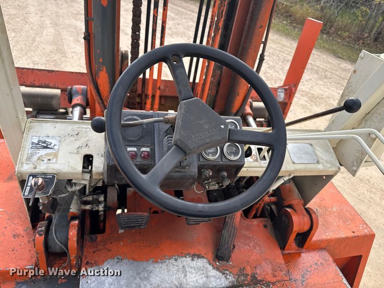 image for item EA2009 Nissan DF05A70V forklift