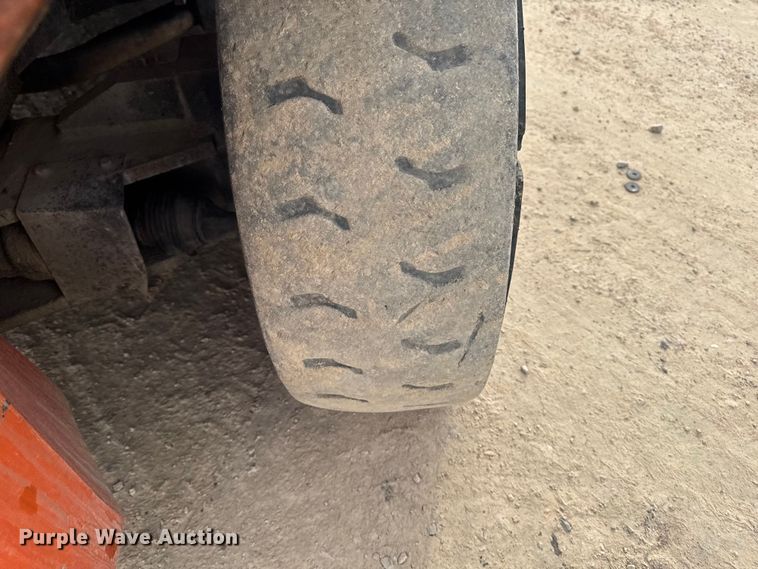 image for item EA2009 Nissan DF05A70V forklift