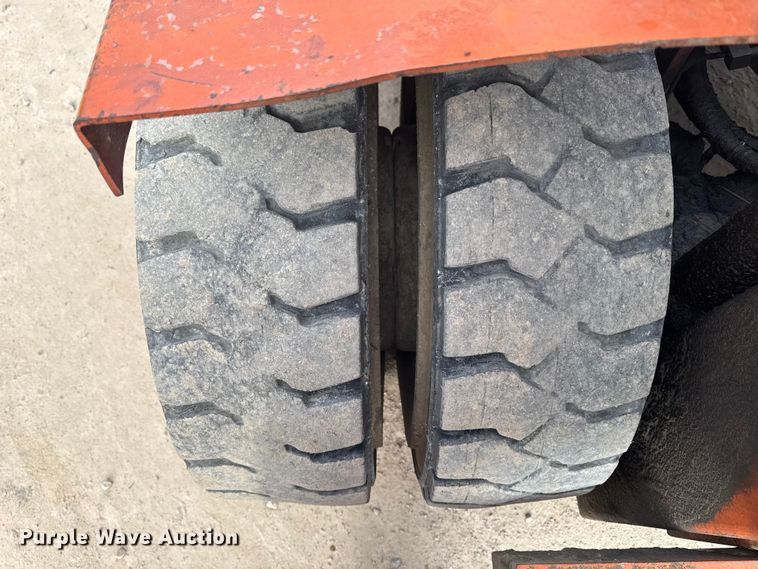 image for item EA2009 Nissan DF05A70V forklift