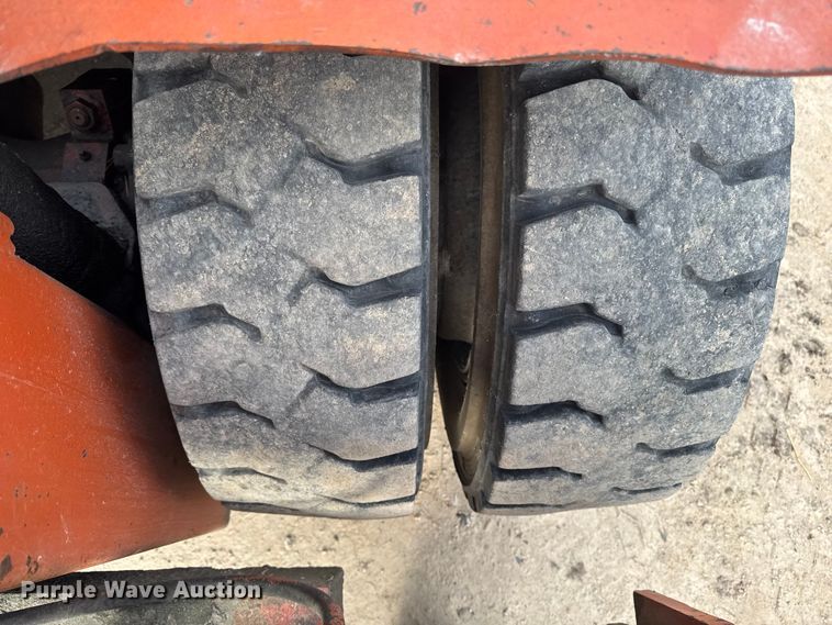 image for item EA2009 Nissan DF05A70V forklift