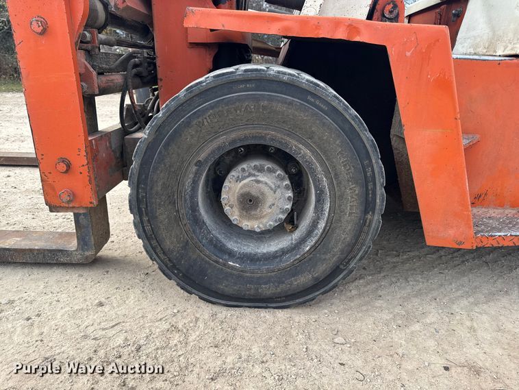 image for item EA2009 Nissan DF05A70V forklift