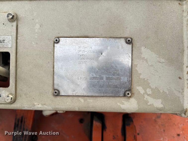 image for item EA2009 Nissan DF05A70V forklift