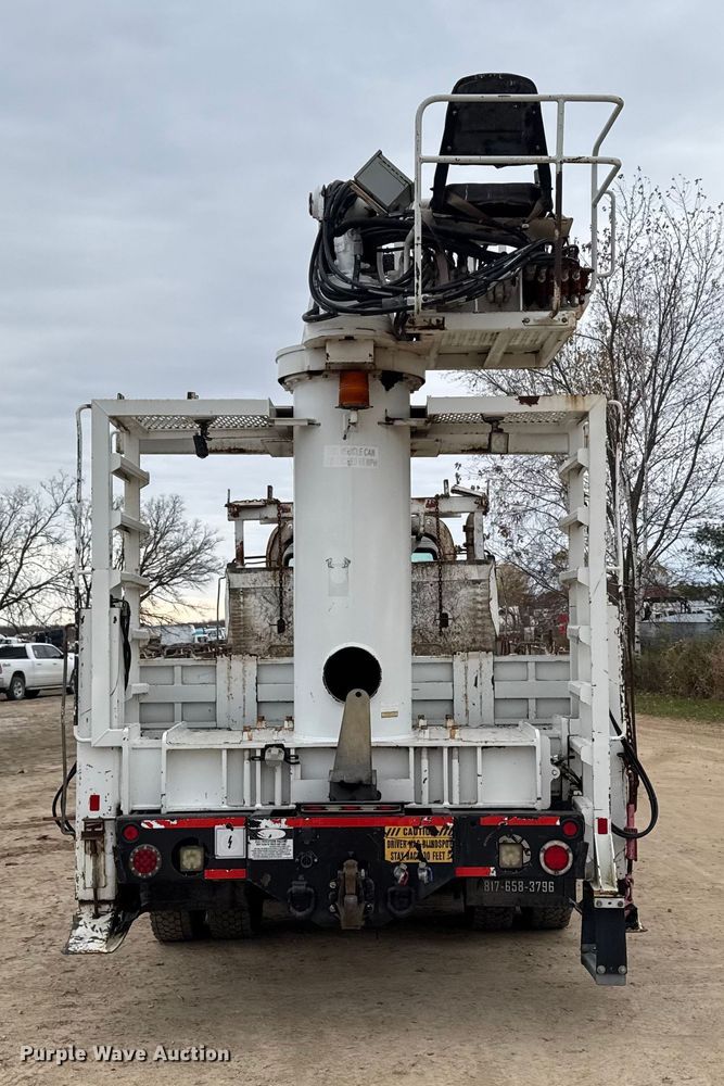 image for item EA2014 2014 Freightliner 114SD crane truck