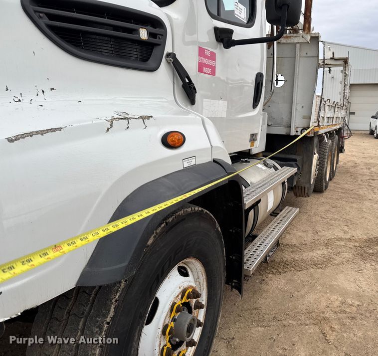 image for item EA2014 2014 Freightliner 114SD crane truck