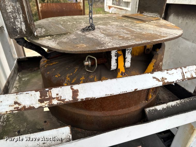 image for item EA2014 2014 Freightliner 114SD crane truck