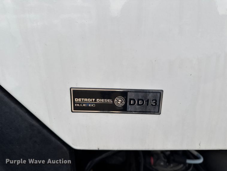 image for item EA2014 2014 Freightliner 114SD crane truck