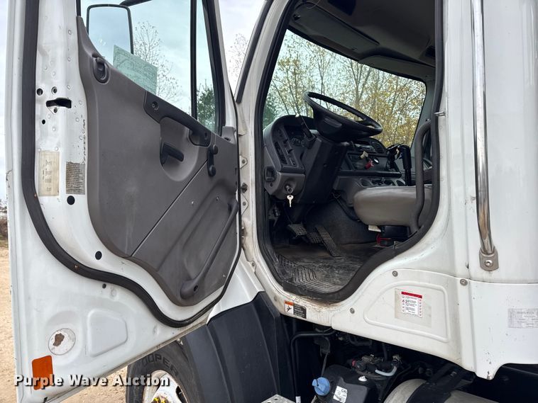 image for item EA2014 2014 Freightliner 114SD crane truck