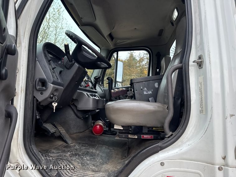 image for item EA2014 2014 Freightliner 114SD crane truck