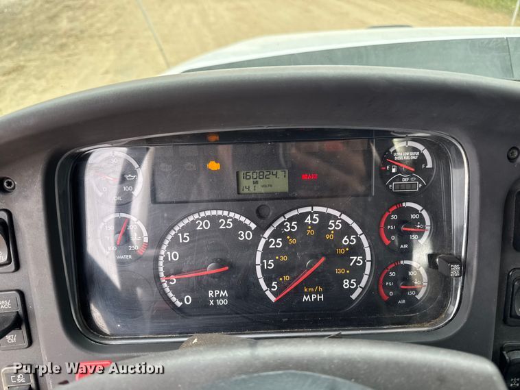 image for item EA2014 2014 Freightliner 114SD crane truck