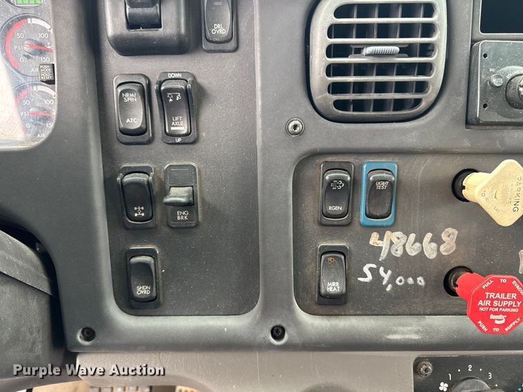 image for item EA2014 2014 Freightliner 114SD crane truck