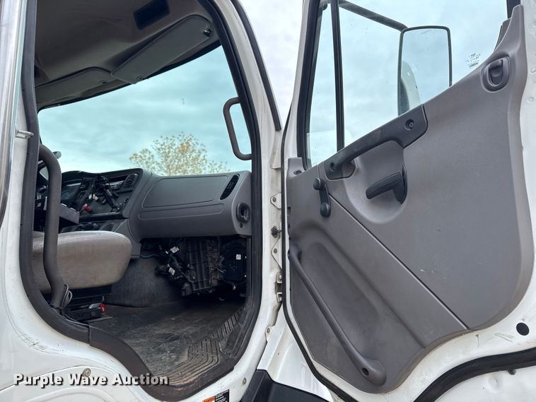 image for item EA2014 2014 Freightliner 114SD crane truck