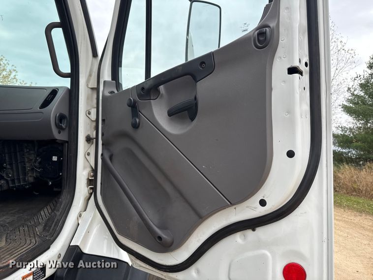 image for item EA2014 2014 Freightliner 114SD crane truck