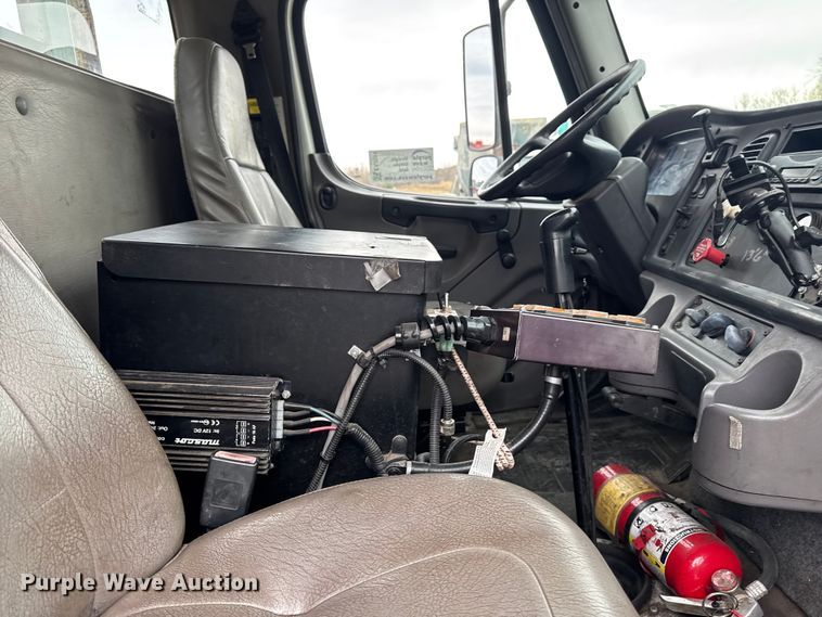 image for item EA2014 2014 Freightliner 114SD crane truck