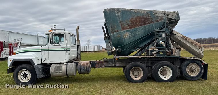 image for item EA2016 2001 Mack RD690S ready mix truck