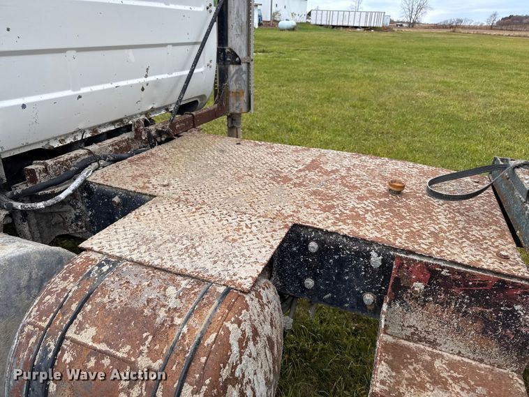 image for item EA2016 2001 Mack RD690S ready mix truck