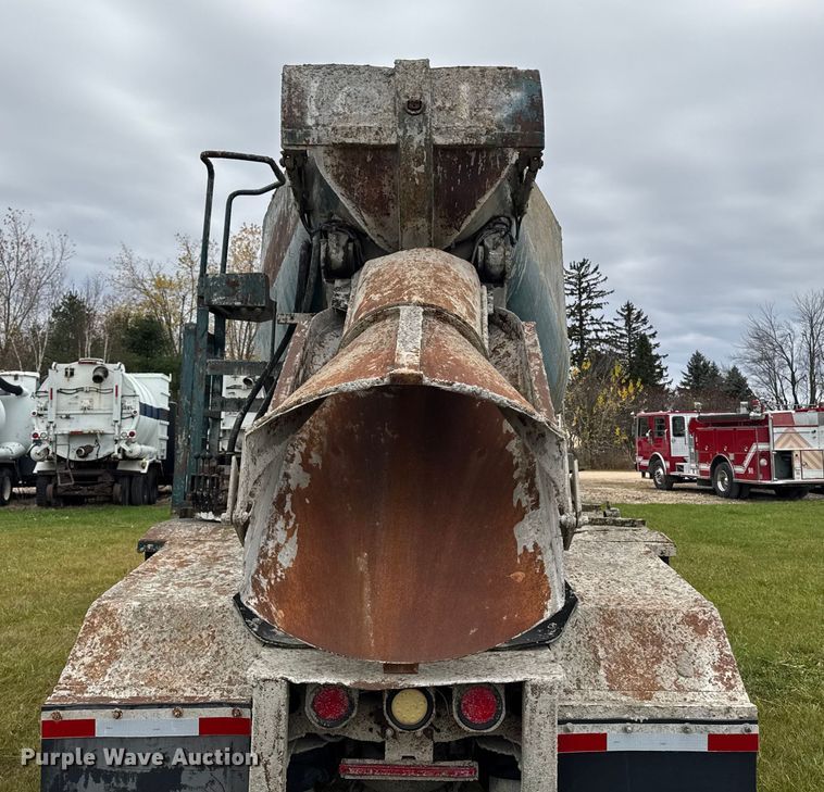 image for item EA2016 2001 Mack RD690S ready mix truck