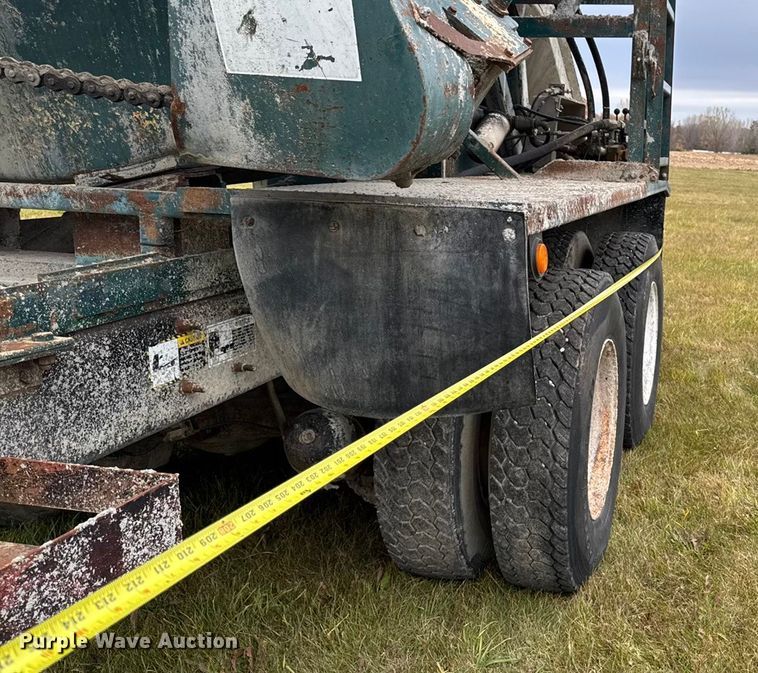 image for item EA2016 2001 Mack RD690S ready mix truck