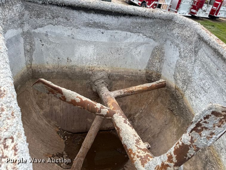 image for item EA2016 2001 Mack RD690S ready mix truck