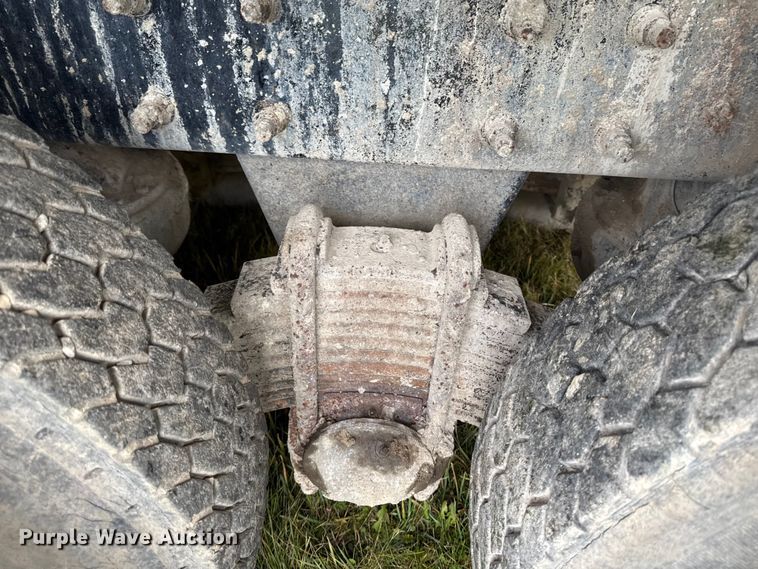 image for item EA2016 2001 Mack RD690S ready mix truck