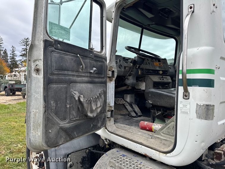 image for item EA2016 2001 Mack RD690S ready mix truck