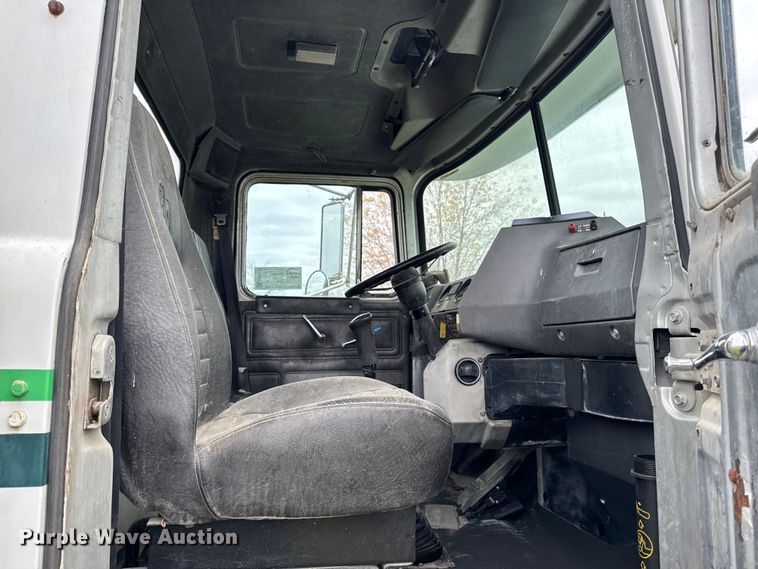 image for item EA2016 2001 Mack RD690S ready mix truck