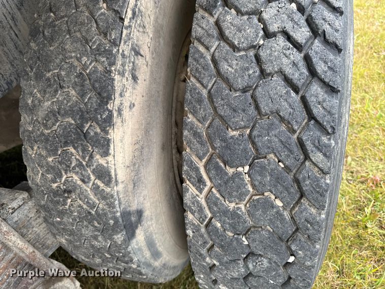 image for item EA2016 2001 Mack RD690S ready mix truck