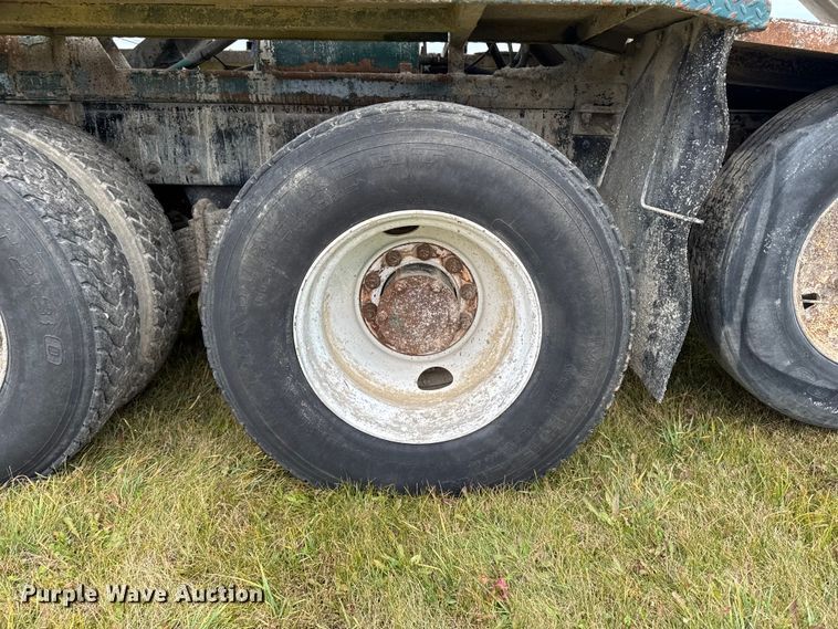 image for item EA2016 2001 Mack RD690S ready mix truck