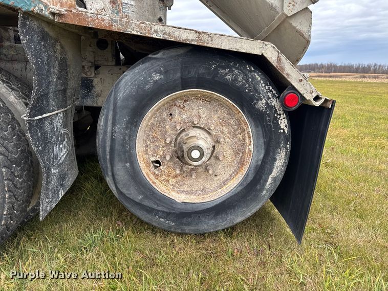 image for item EA2016 2001 Mack RD690S ready mix truck