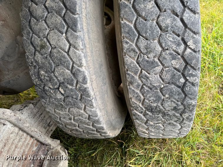 image for item EA2016 2001 Mack RD690S ready mix truck