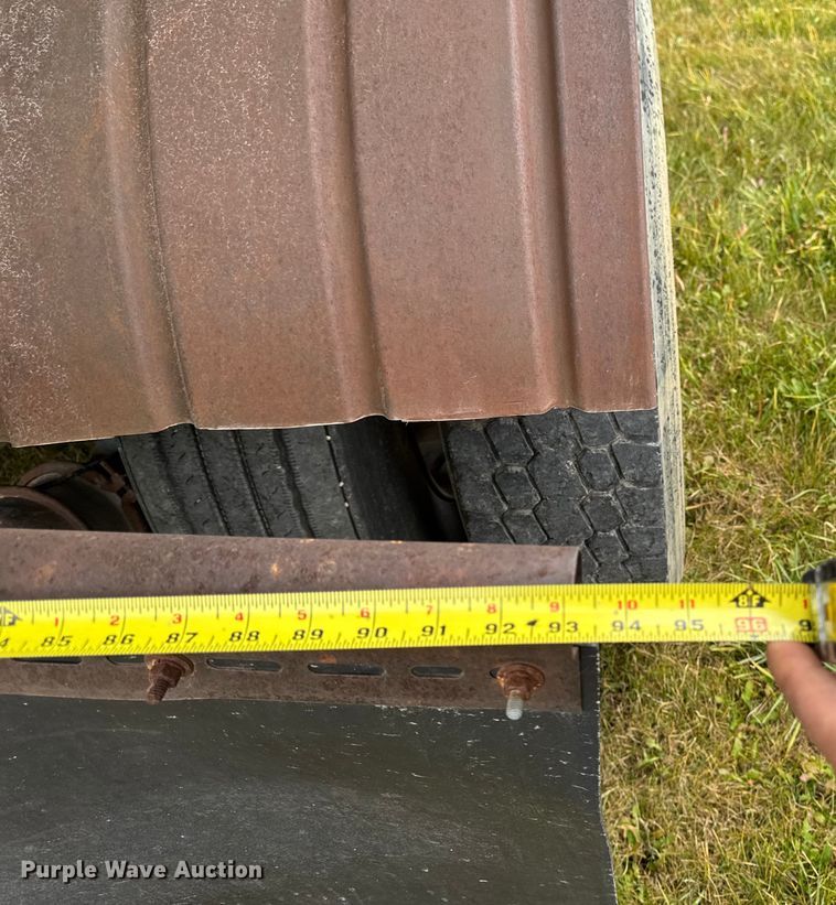 image for item EA2017 2001 International 2674 vacuum truck