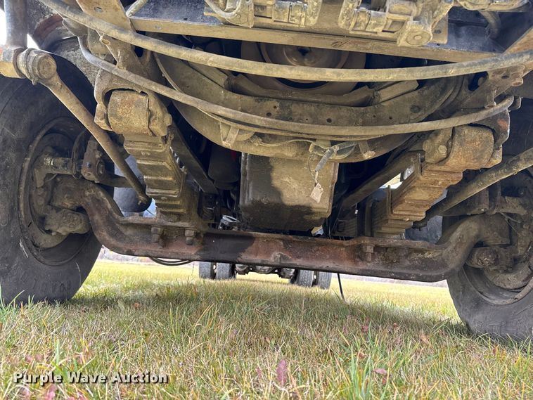 image for item EA2017 2001 International 2674 vacuum truck