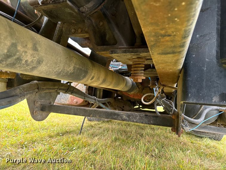 image for item EA2017 2001 International 2674 vacuum truck