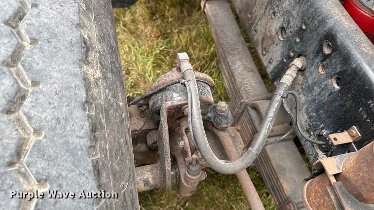 image for item EA2017 2001 International 2674 vacuum truck