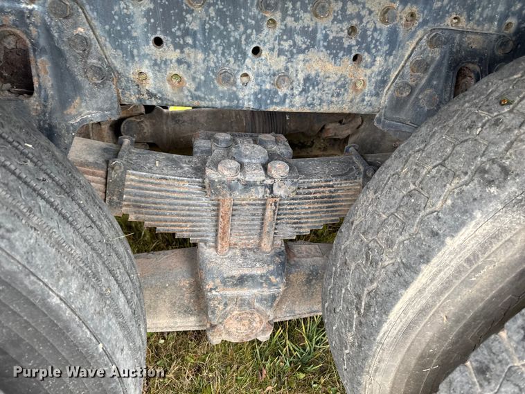 image for item EA2017 2001 International 2674 vacuum truck