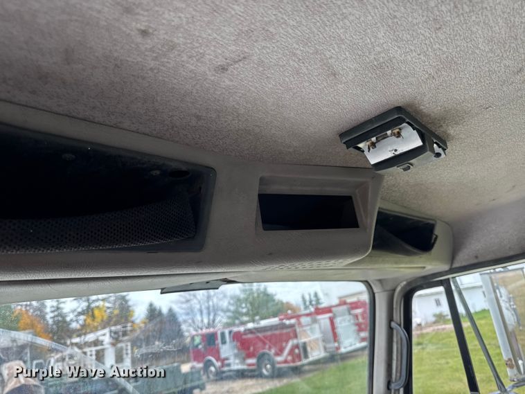 image for item EA2017 2001 International 2674 vacuum truck