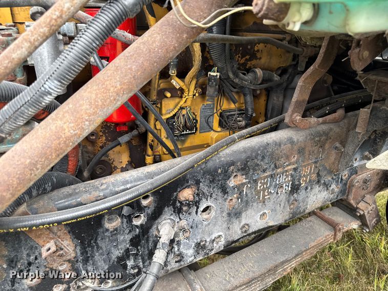 image for item EA2017 2001 International 2674 vacuum truck