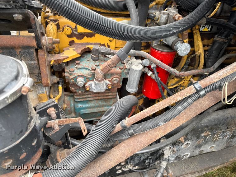 image for item EA2017 2001 International 2674 vacuum truck