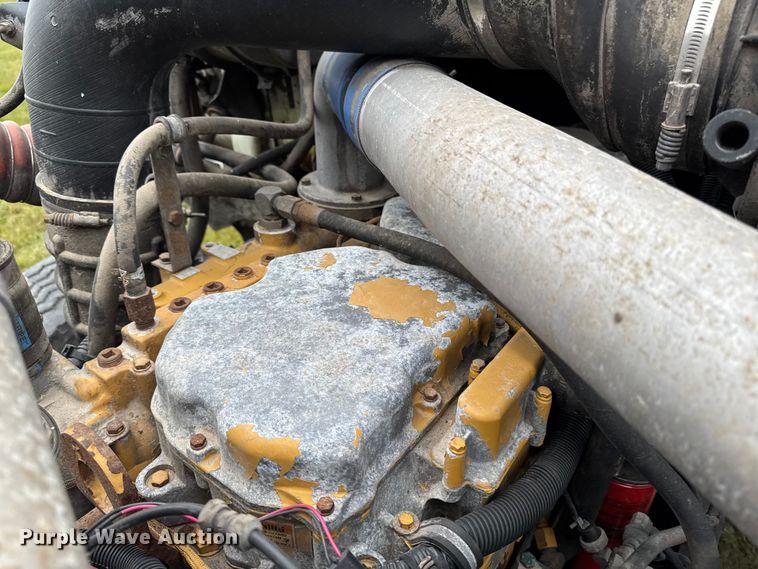 image for item EA2017 2001 International 2674 vacuum truck