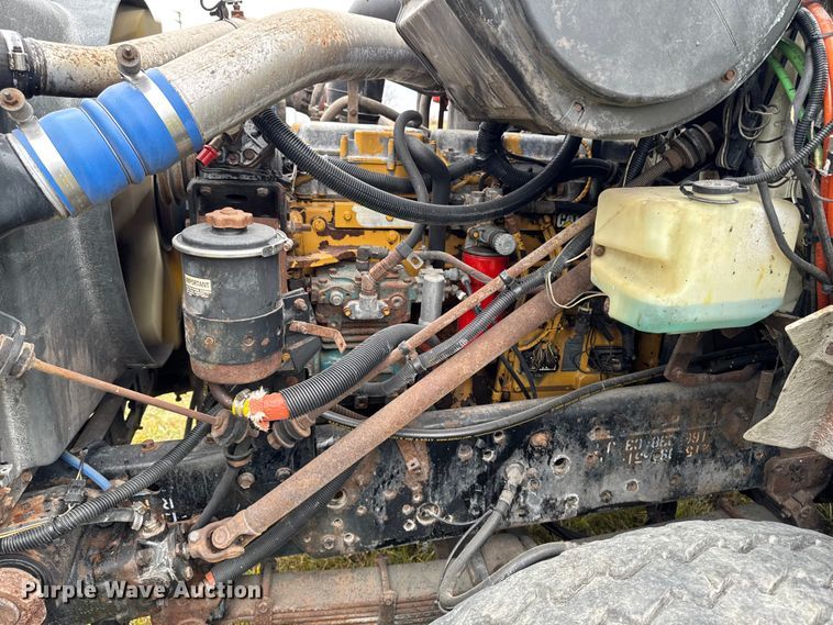 image for item EA2017 2001 International 2674 vacuum truck