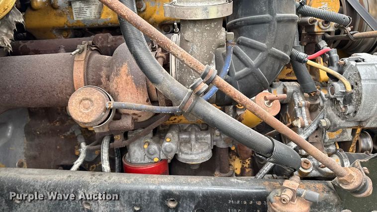 image for item EA2017 2001 International 2674 vacuum truck