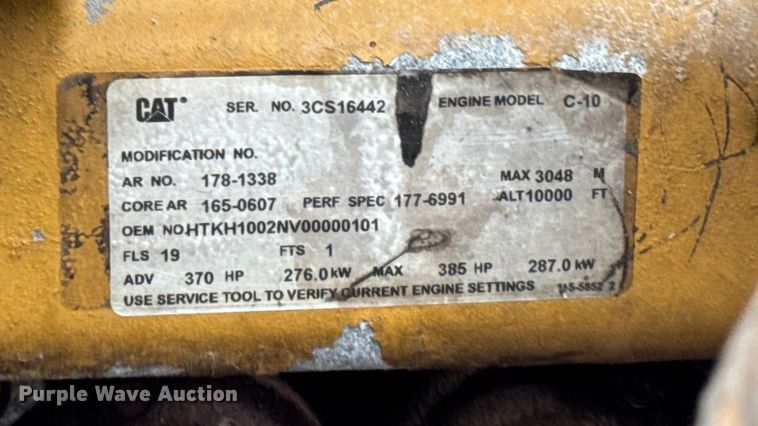 image for item EA2017 2001 International 2674 vacuum truck