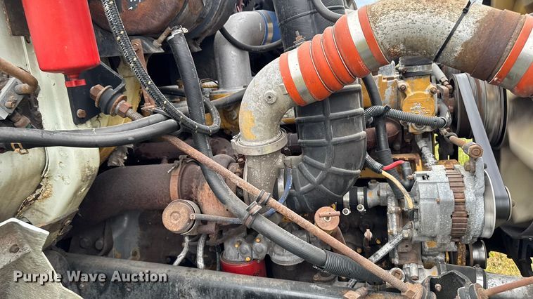 image for item EA2017 2001 International 2674 vacuum truck