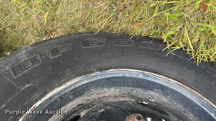 image for item EA2017 2001 International 2674 vacuum truck