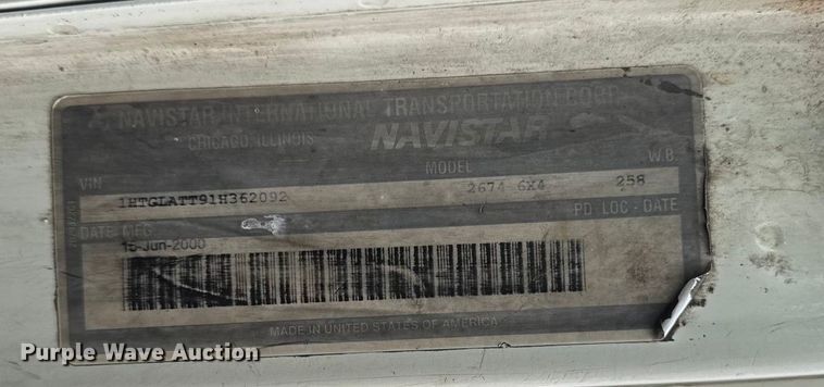 image for item EA2017 2001 International 2674 vacuum truck