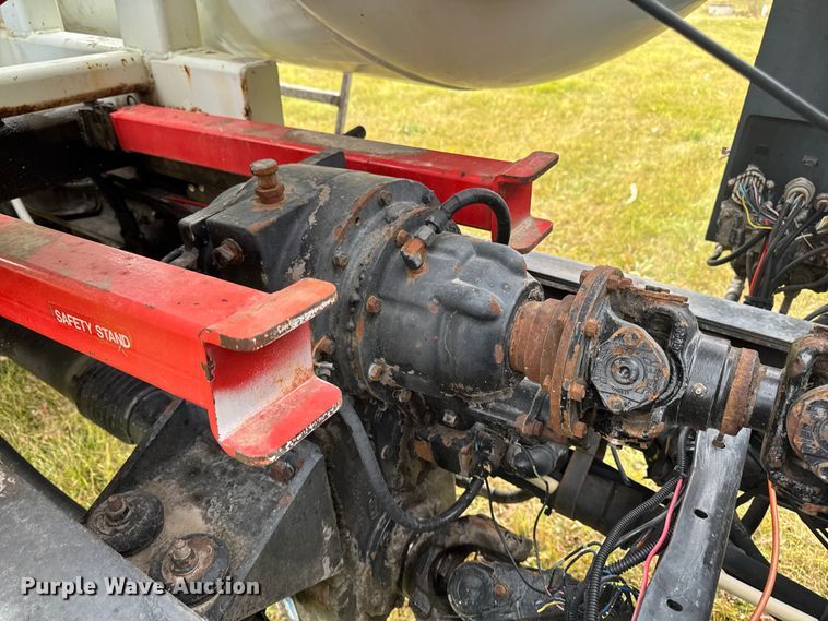 image for item EA2019 1999 International 2674 vacuum truck