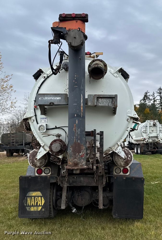 image for item EA2019 1999 International 2674 vacuum truck