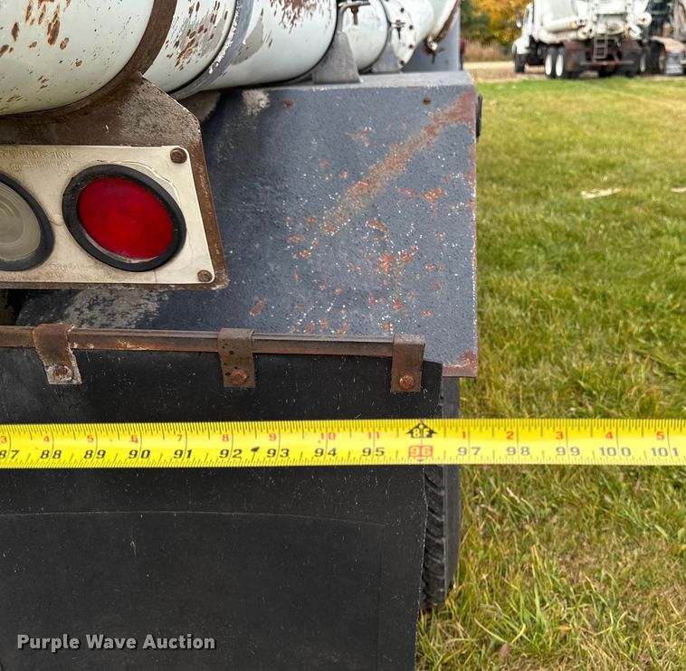 image for item EA2019 1999 International 2674 vacuum truck