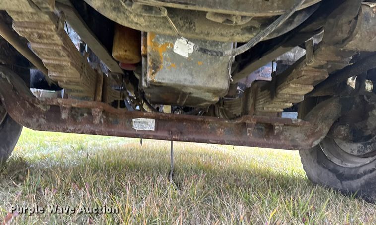 image for item EA2019 1999 International 2674 vacuum truck