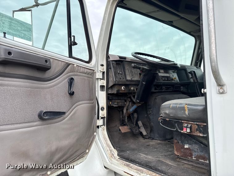 image for item EA2019 1999 International 2674 vacuum truck