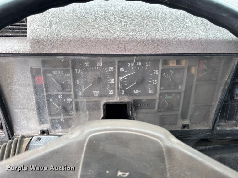 image for item EA2019 1999 International 2674 vacuum truck